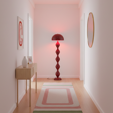 Lampadaire champignon rouge allumé dans un couloir clair, halo lumineux rosé sur le mur