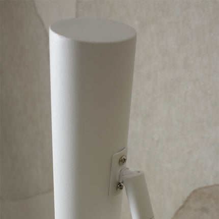 Détail du point de fixation d'une tête orientable sur la tige en fer blanc