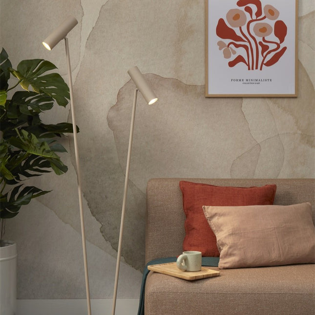 Lampadaire Havana sable, deux tetes cylindriques orientables allumees