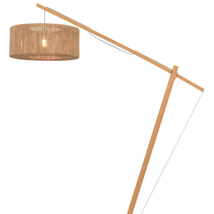 Packshot complet du lampadaire Iguazu en arceau, bambou naturel et abat-jour tressé en jute, sur fond blanc
