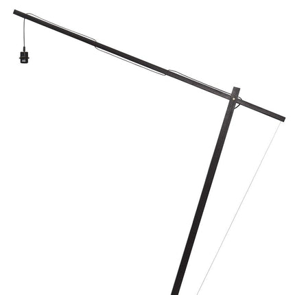 Silhouette du montant et du bras en bambou noir du lampadaire Java XL vus sans abat-jour