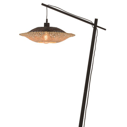 Lampadaire Kalimantan complet, structure noire en potence et abat-jour en bambou tressé naturel et noir, 176 cm.
