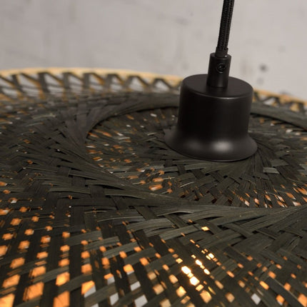 Vue de dessous de l'abat-jour bambou tressé avec la douille E27 noire et le câble textile