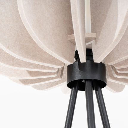 lampadaire lamelles de feutre 45 cm beige et noir, détail de la matière