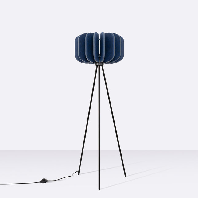 lampadaire lamelles de feutre 45 cm bleu marine et noir, vue en situation