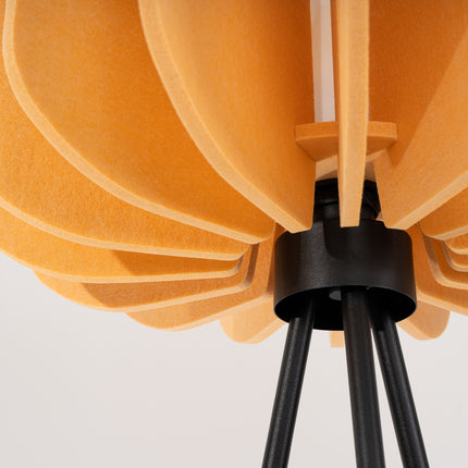 lampadaire lamelles de feutre 45 cm jaune et noir, détail de la matière
