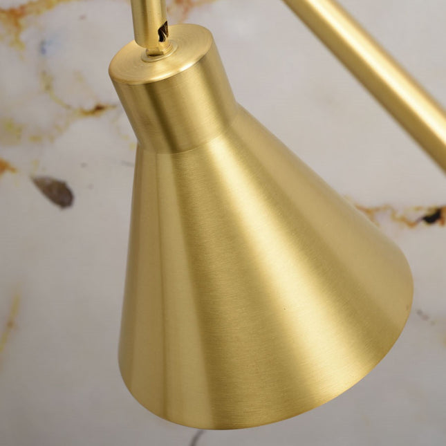 Détail de l'abat-jour conique en fer doré brossé du lampadaire Lyon
