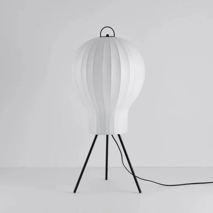 Lampadaire soie montgolfière créant une ambiance chaleureuse