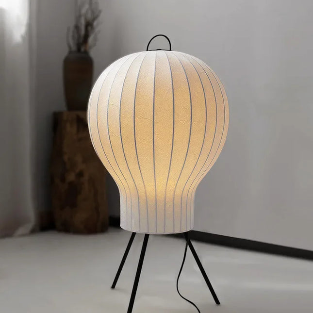 Lampadaire minimaliste en soie blanche et métal noir au design montgolfière