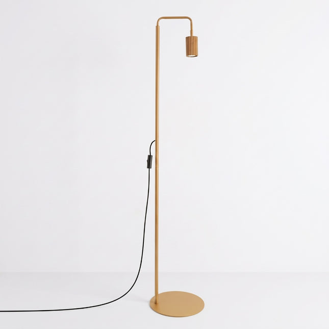 Lampadaire Oslo 1 spot orientable or, vue en situation