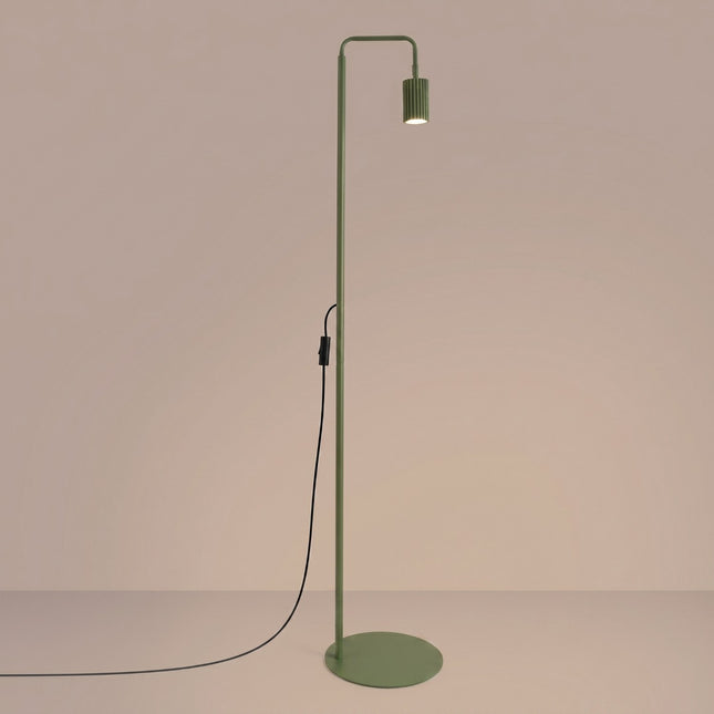 Lampadaire Oslo 1 spot orientable vert olive, lumière allumée