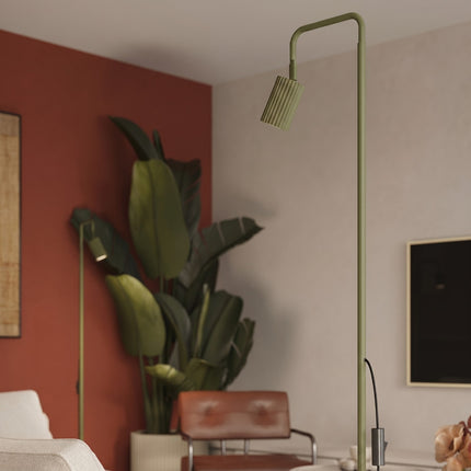 Lampadaire Oslo 1 spot orientable vert olive, intérieur contemporain