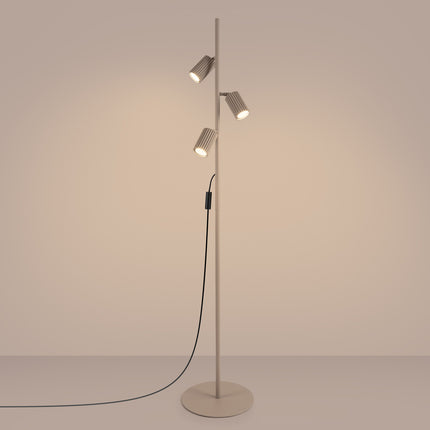 Lampadaire Oslo 3 spots orientables taupe, lumière allumée
