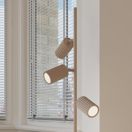 Lampadaire Oslo 3 spots orientables taupe, intérieur contemporain
