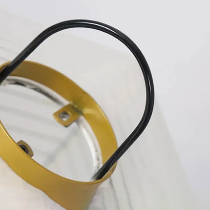 Lampe sur pied japonaise avec trépied en métal et abat-jour en papier de riz