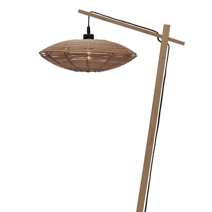Vue détourée du haut du lampadaire Tanami avec bras en bambou et abat-jour en rotin tressé