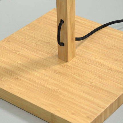 Base carrée en bambou naturel du lampadaire Tanami avec passage du câble textile noir