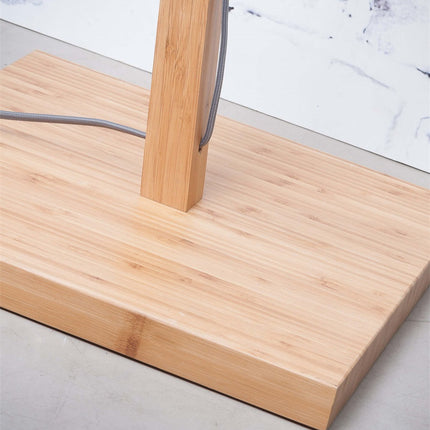 Socle rectangulaire en bambou naturel du lampadaire Tanami, avec passage du câble