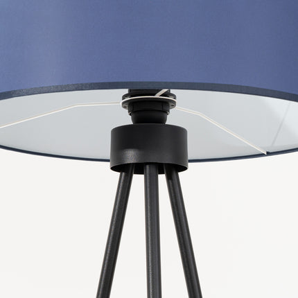 lampadaire trépied abat-jour tambour bleu marine 135 cm, vue sur fond coloré