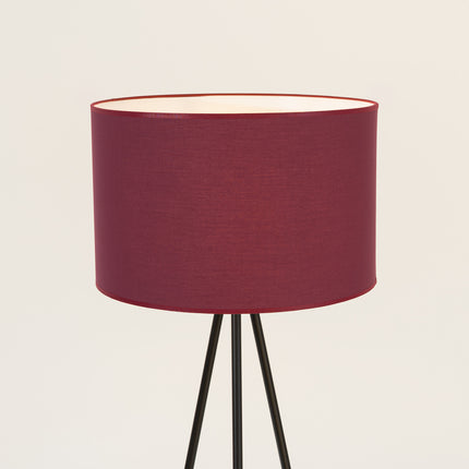 lampadaire trépied abat-jour tambour bordeaux 135 cm, packshot de trois quarts