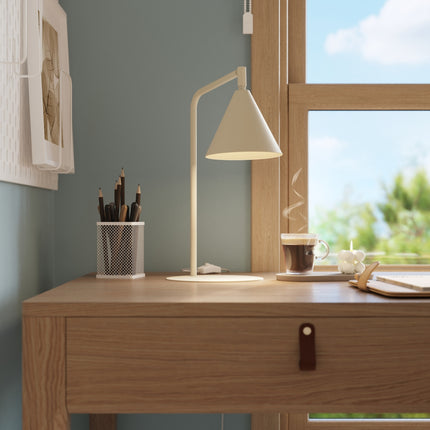 Lampe à Poser Bergen Cône en Acier Beige, mise en situation 3