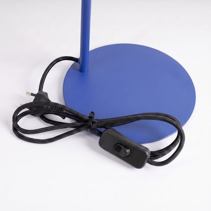 Lampe à Poser Bergen Cône en Acier Bleu Outremer, détail de la fixation