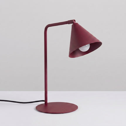 Lampe à poser Bergen cône bordeaux, lumière allumée