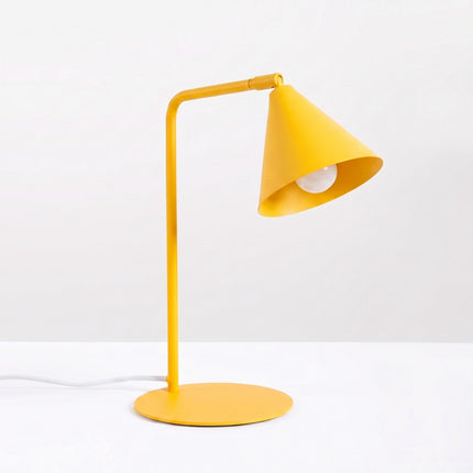 Lampe à Poser Bergen Cône en Acier Jaune Ambré, vue en situation