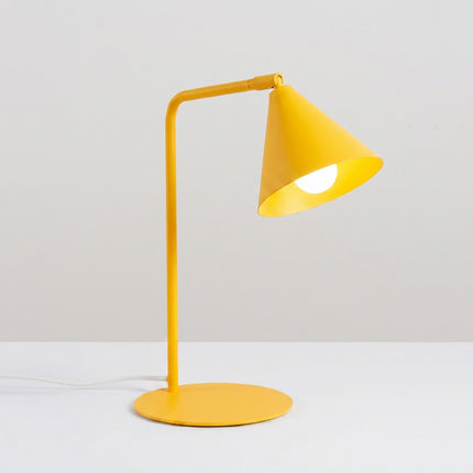 Lampe à Poser Bergen Cône en Acier Jaune Ambré, lumière allumée