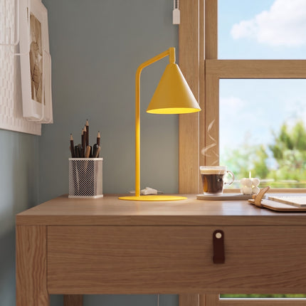 Lampe à Poser Bergen Cône en Acier Jaune Ambré, mise en situation 3