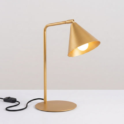 Lampe à poser Bergen cône or, lumière allumée