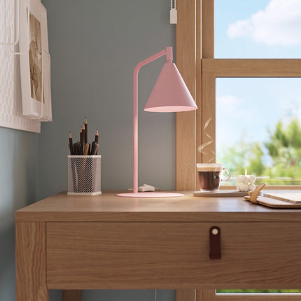 Lampe à Poser Bergen Cône en Acier Rose Poudré, mise en situation 3