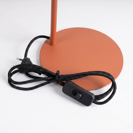 Lampe à Poser Bergen Cône en Acier Rouge Ocre, détail de la fixation