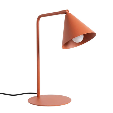 Lampe à Poser Bergen Cône en Acier Rouge Ocre, packshot sur fond blanc