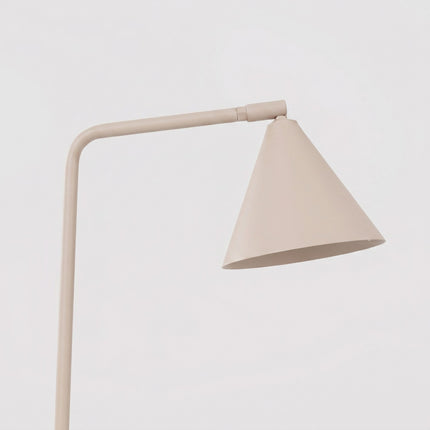 Lampe à poser Bergen cône taupe, packshot de trois quarts