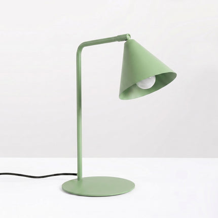 Lampe à Poser Bergen Cône en Acier Vert Sauge, vue en situation
