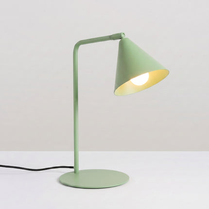 Lampe à Poser Bergen Cône en Acier Vert Sauge, lumière allumée