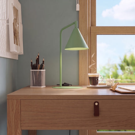 Lampe à Poser Bergen Cône en Acier Vert Sauge, mise en situation 3