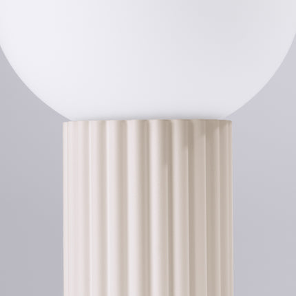 Lampe à poser Halo beige avec son cordon textile et sa fiche secteur, packshot complet