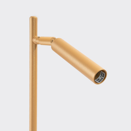 lampe à poser halo tube orientable or en acier, vue sur fond coloré