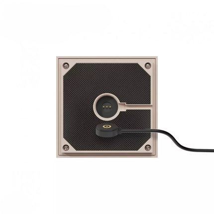 Face arrière de la lampe Nutalis avec son point de charge magnétique et son câble Easy Connect.