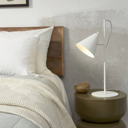 Round base and slim stand of the Lisbon tinplate table lamp