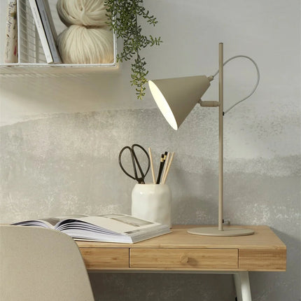 Câble textile blanc et interrupteur intégré de la lampe à poser Lisbon sable