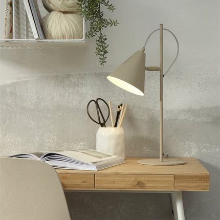 Tête orientable en fer sable de la lampe à poser Lisbon, gros plan