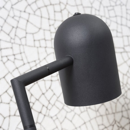 Lampe à poser Marseille noire allumée, lumière douce diffusée sur un bureau