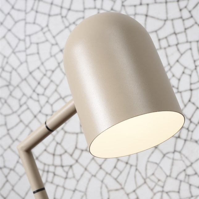 Détail de l'abat-jour cylindrique en fer sable de la lampe Marseille