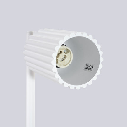 Vue intérieure de la douille GU10 de la lampe à poser Oslo blanc