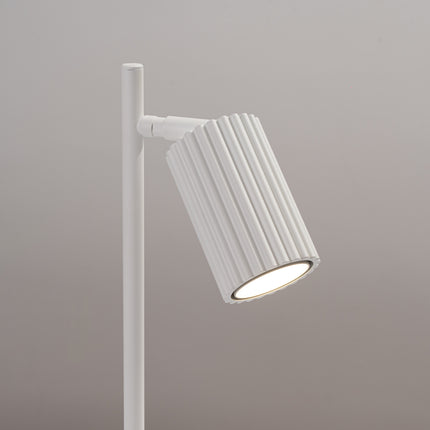 Tête orientable de la lampe Oslo blanc inclinée, texture nervurée en aluminium