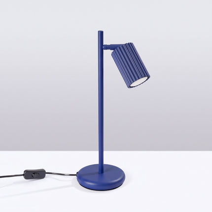 Lampe à poser Oslo bleu outremer, vue en situation sur fond clair