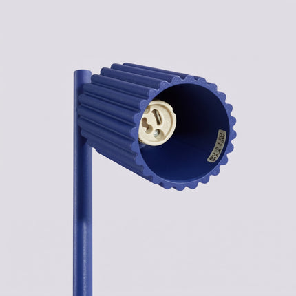 Lampe à poser Oslo bleu outremer, détail des cannelures